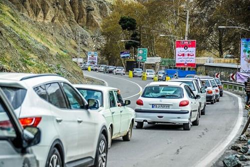 ترافیک سنگین در بزرگراه تهران _ شمال و جاده چالوس